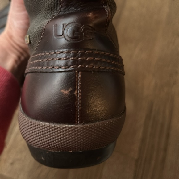 Size 11 Ugg Waterproof Boots - unisex - Picture 10 of 12
